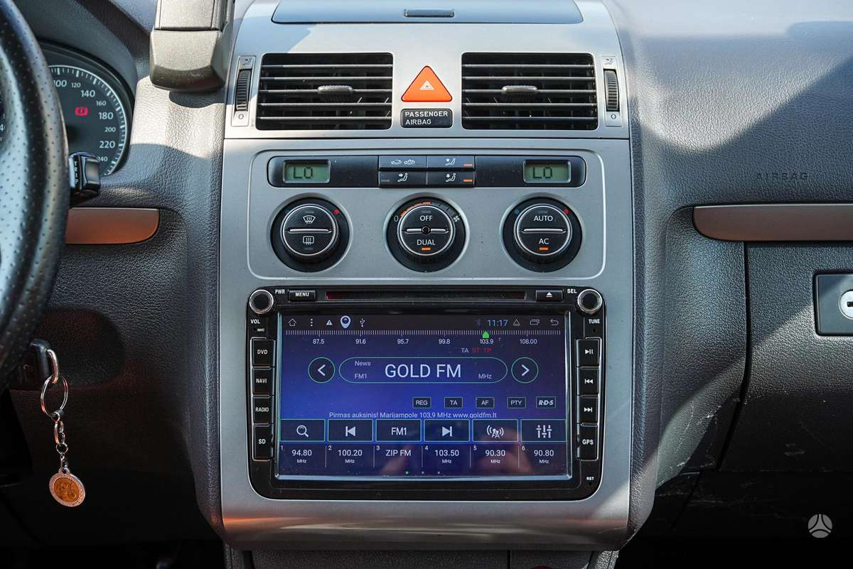 Volkswagen Touran 2008 — photo 18