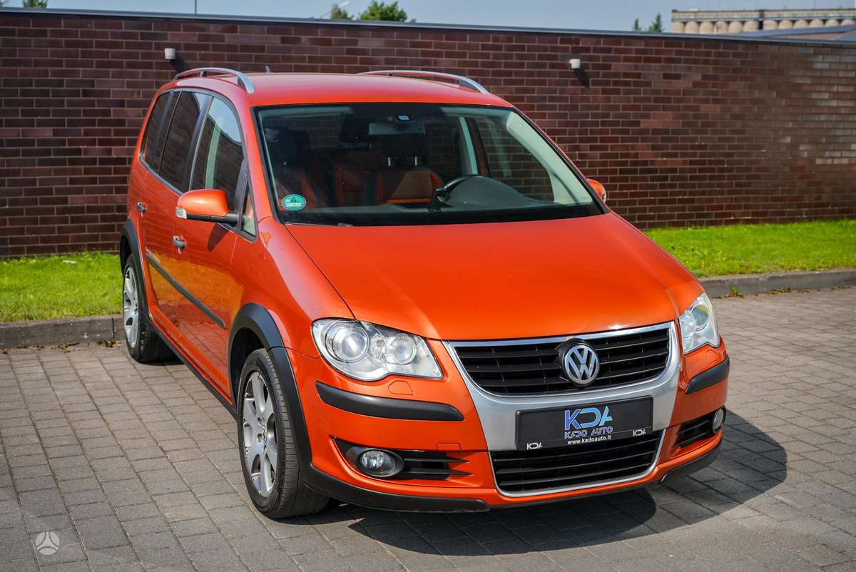 Volkswagen Touran 2008 — rear view