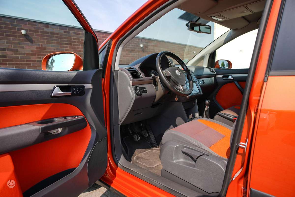 Volkswagen Touran 2008 — photo 21