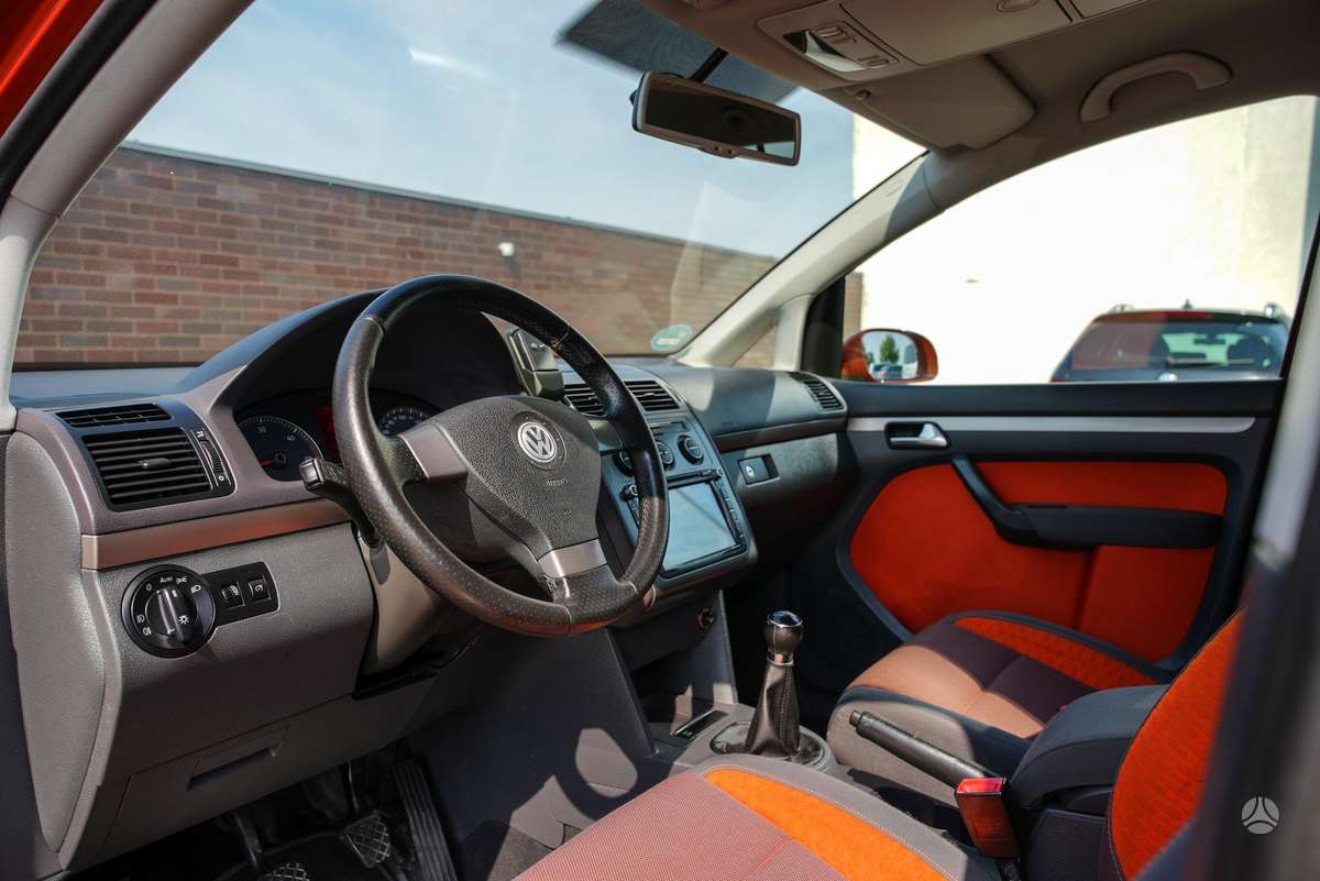 Volkswagen Touran 2008 — photo 24