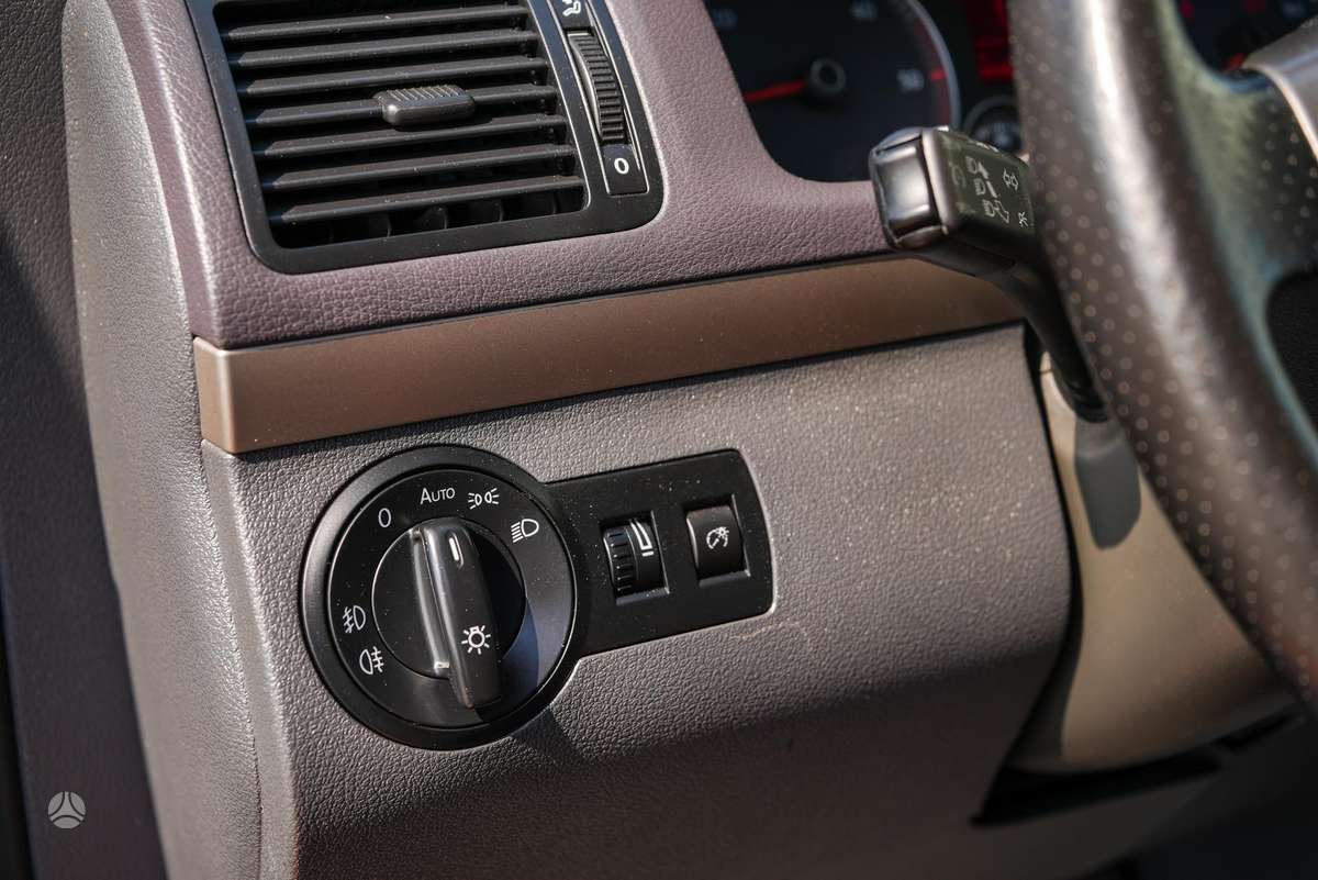 Volkswagen Touran 2008 — photo 27