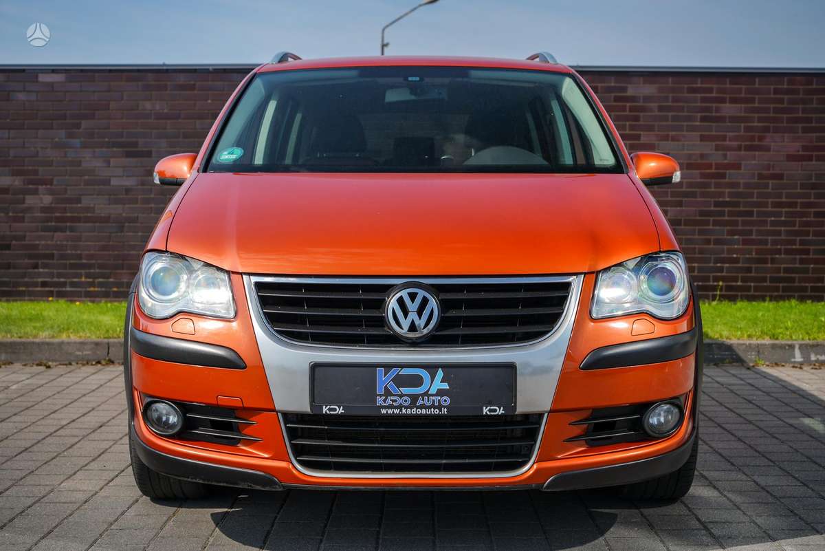 Volkswagen Touran 2008 — interior