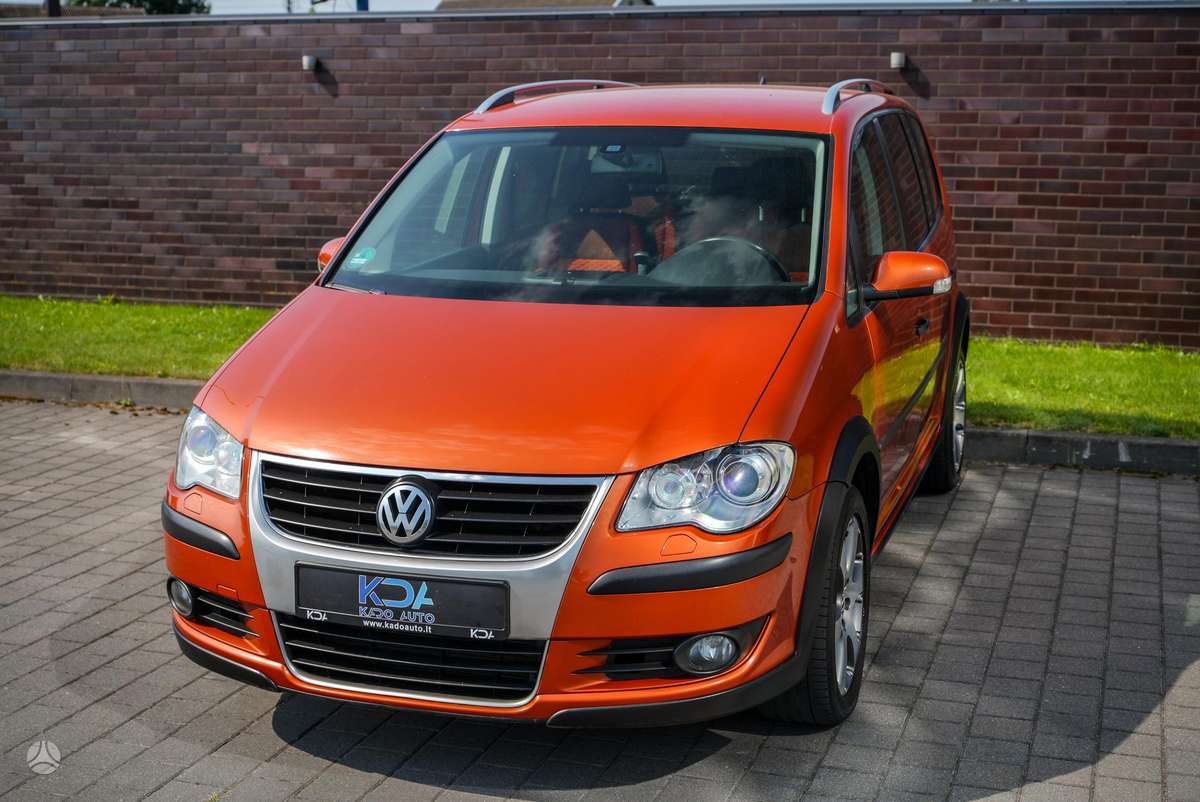 Volkswagen Touran 2008 — engine 1968 cm³, 140 HP (103kW)