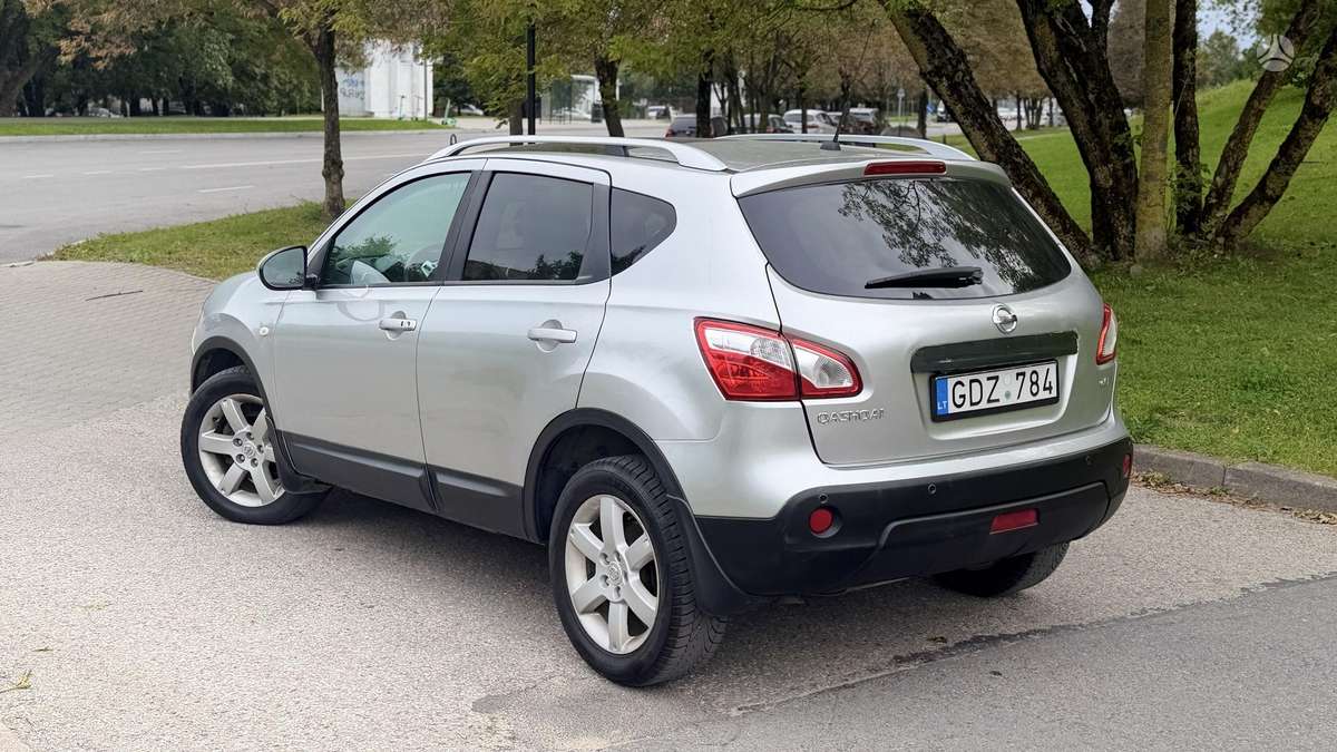 Nissan Qashqai 2011 — engine 1995 cm³, 150 HP (110kW)