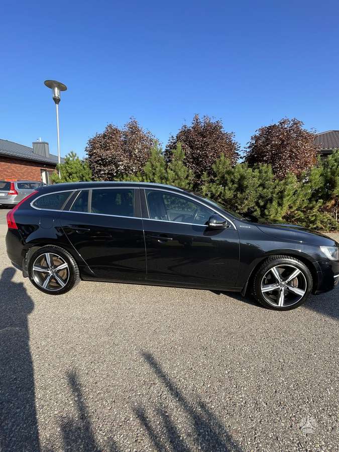Volvo V60 2014 — двигун 2400 cm³