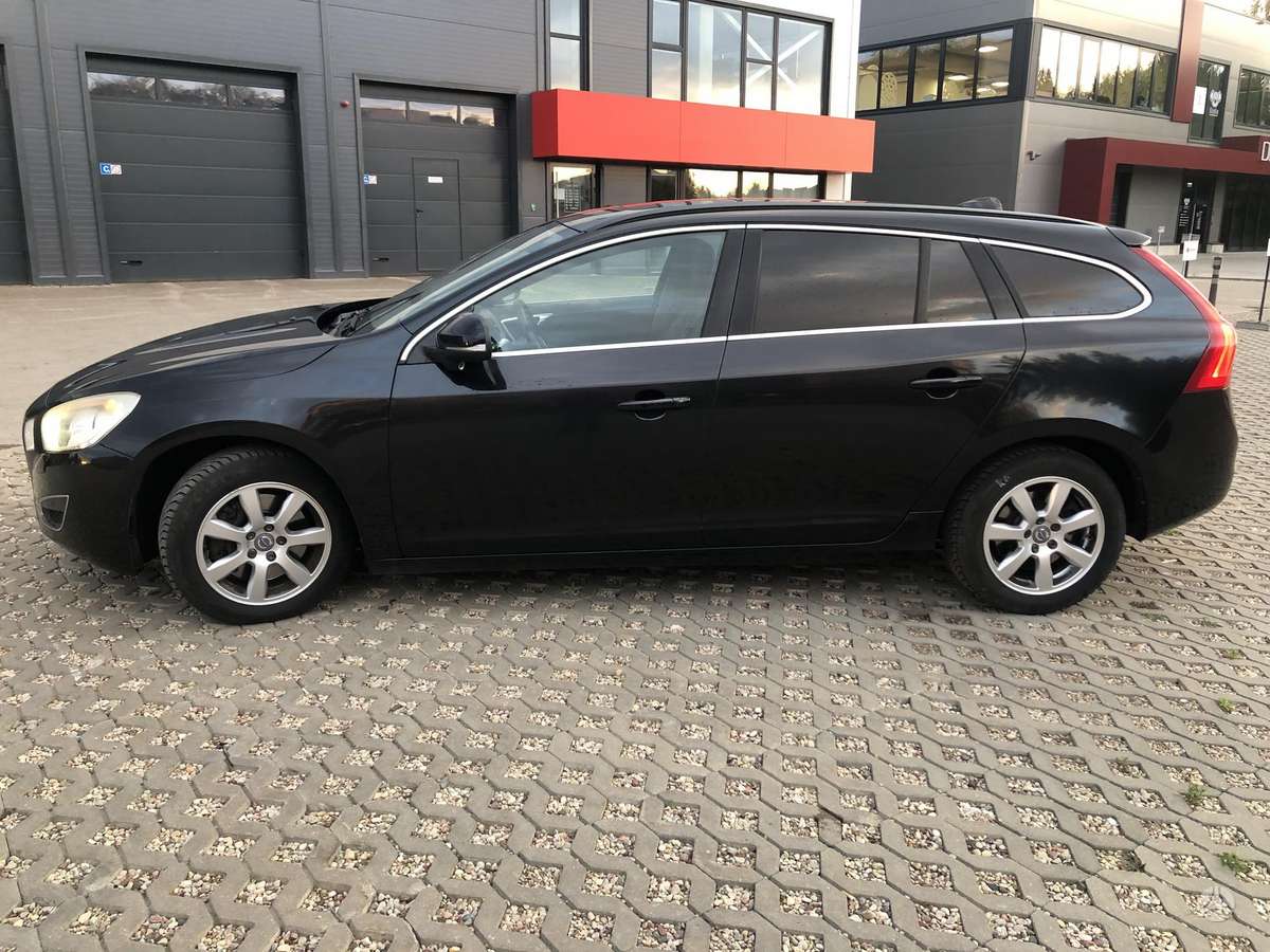 Volvo V60 2011 — вигляд ззаду