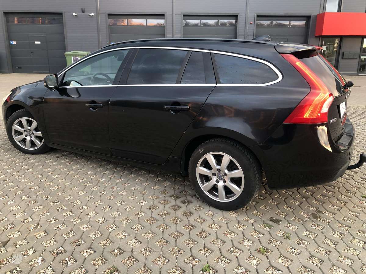 Volvo V60 2011 — салон