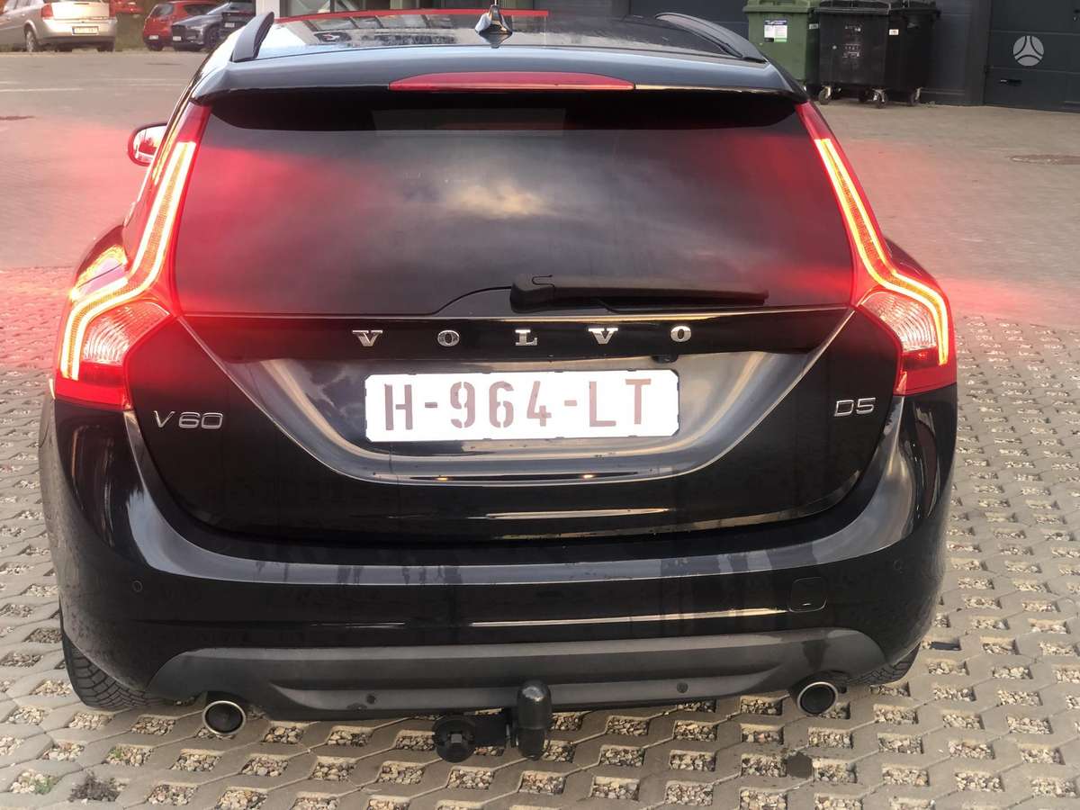 Volvo V60 2011 — двигун 2400 cm³, 205 HP (151kW)