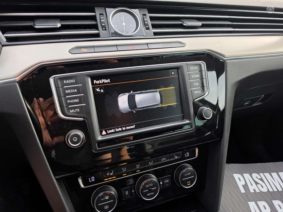 Volkswagen Passat 2015 — photo 10