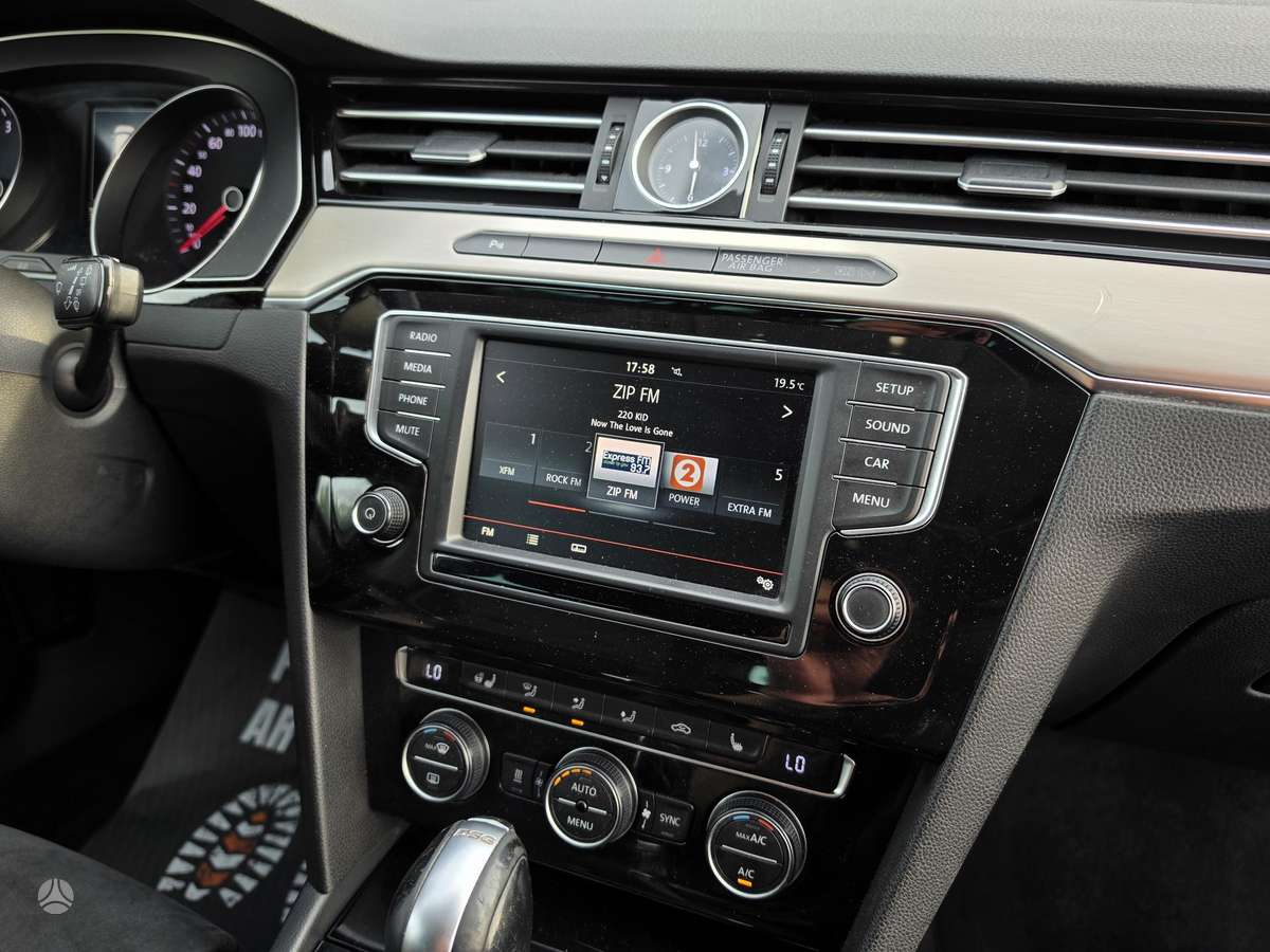 Volkswagen Passat 2015 — photo 17