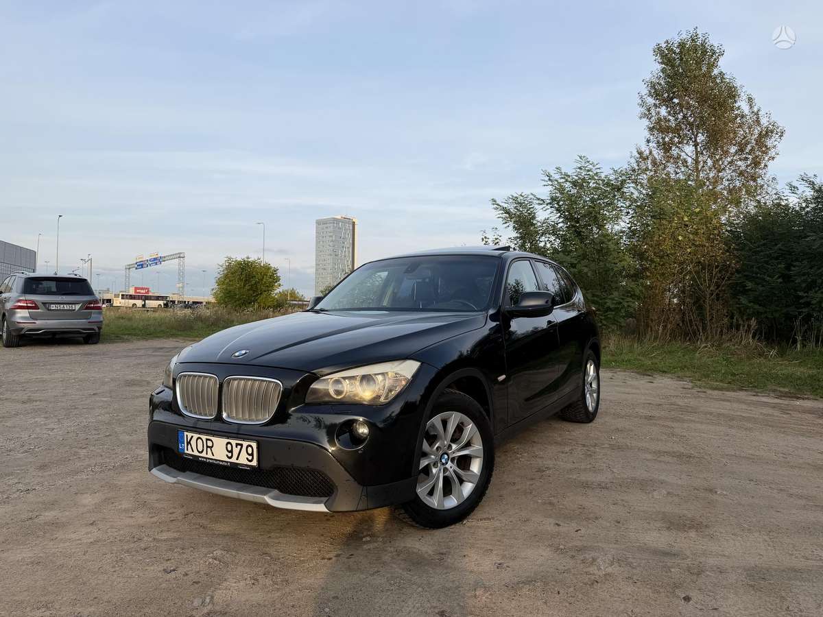 BMW X1 2011 — вигляд ззаду