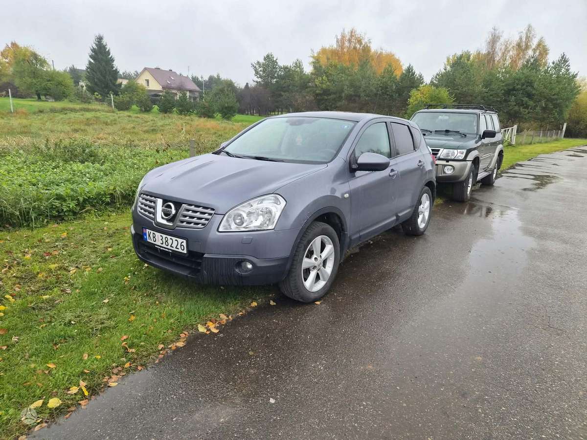 Nissan Qashqai 2009 — rear view