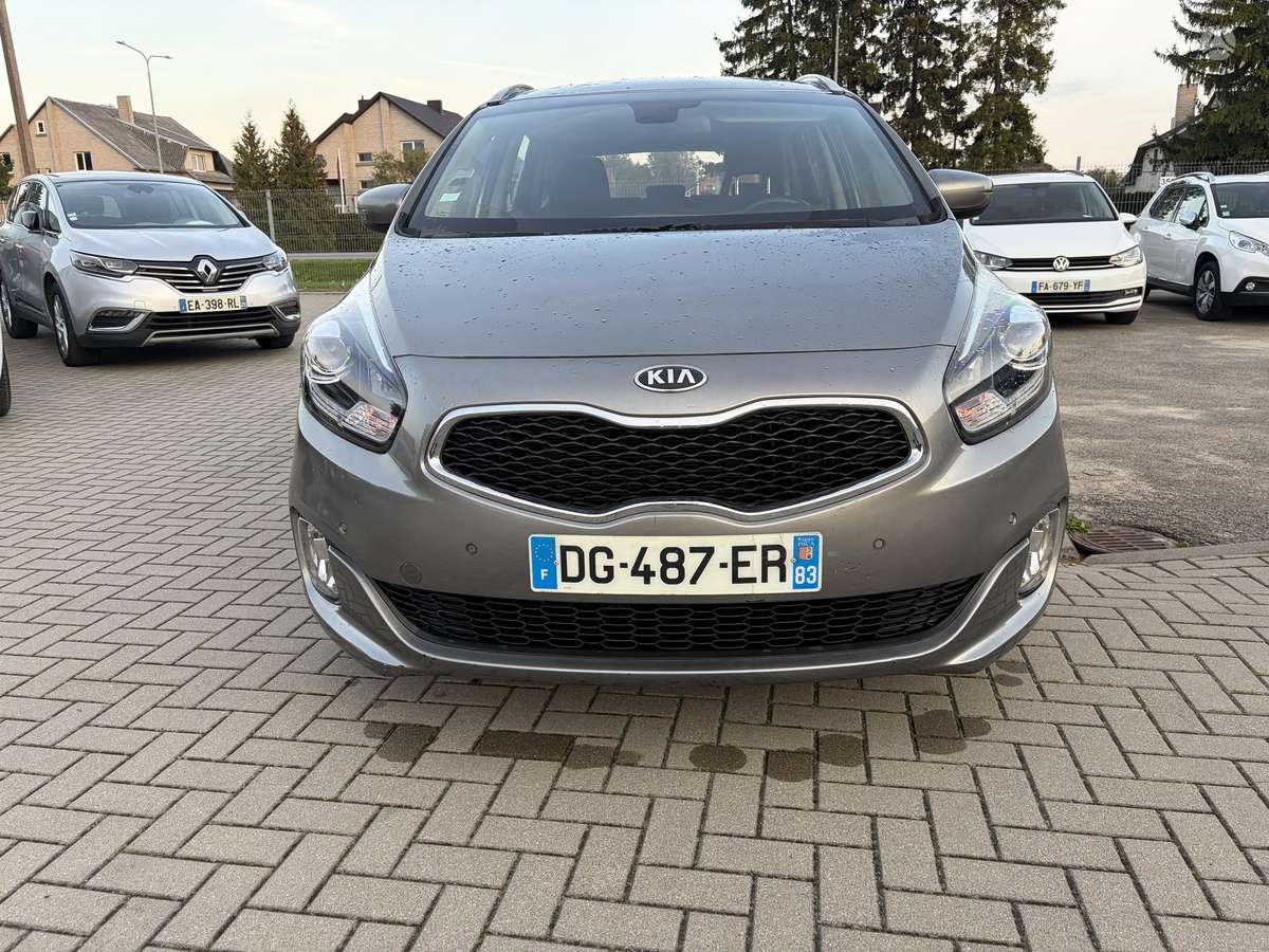 Kia Carens 2014 — interior