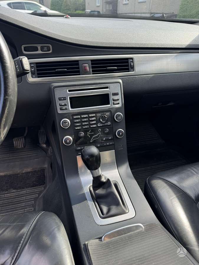 Volvo V70 2009 — photo 14