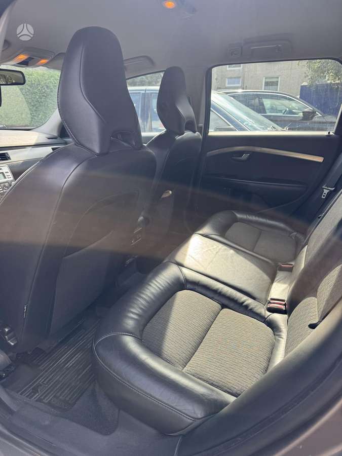 Volvo V70 2009 — photo 16