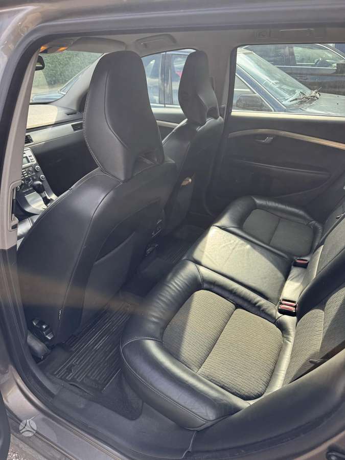 Volvo V70 2009 — photo 17