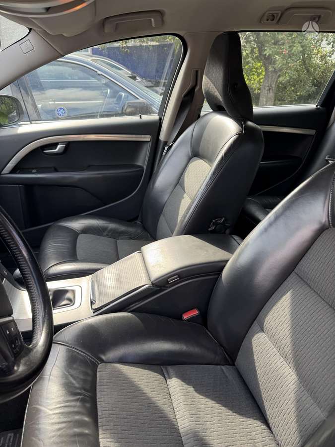 Volvo V70 2009 — photo 19