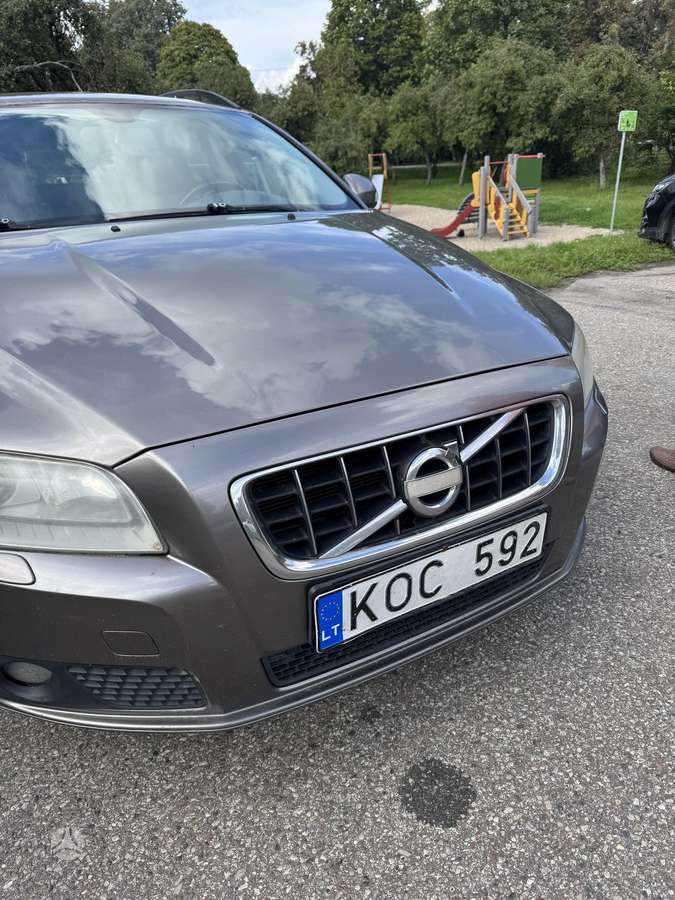 Volvo V70 2009 — rear view