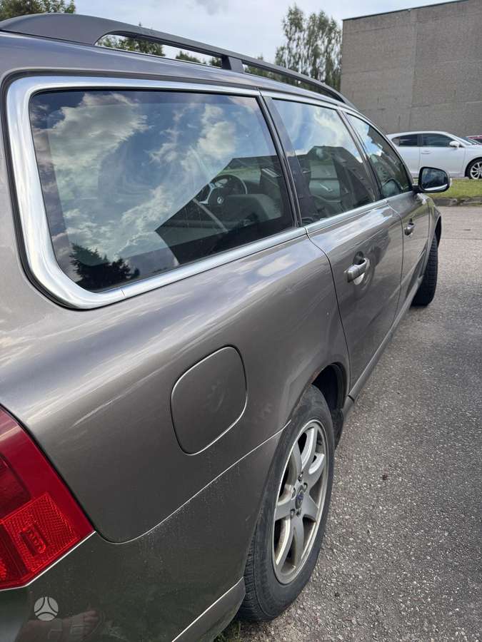 Volvo V70 2009 — interior