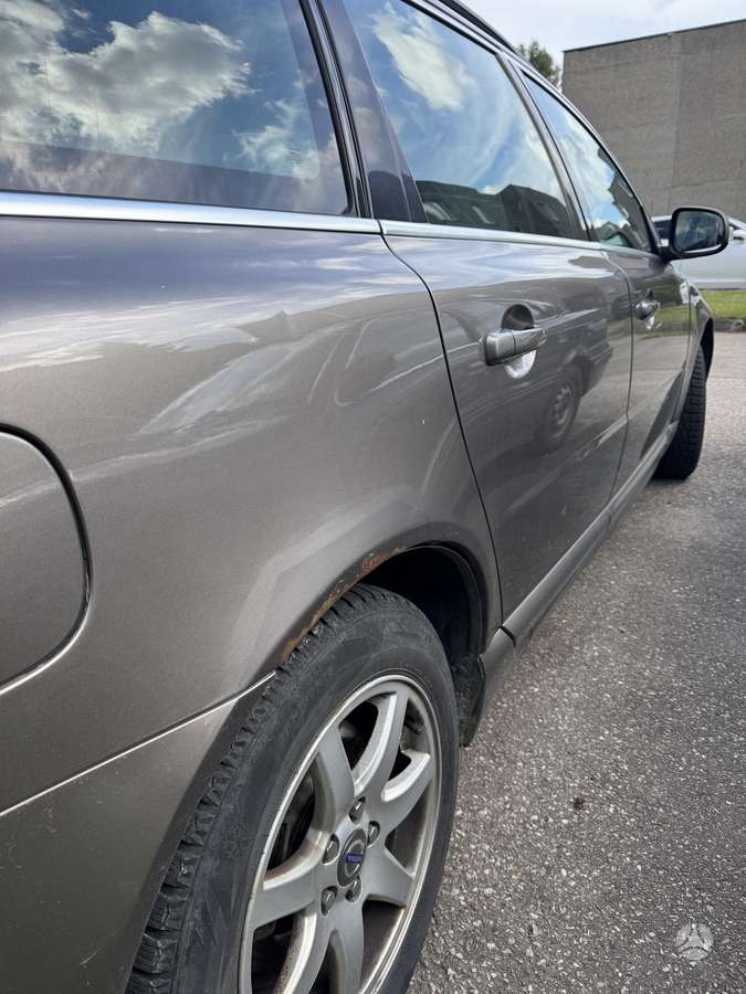 Volvo V70 2009 — engine 2400 cm³, 175 HP (129kW)