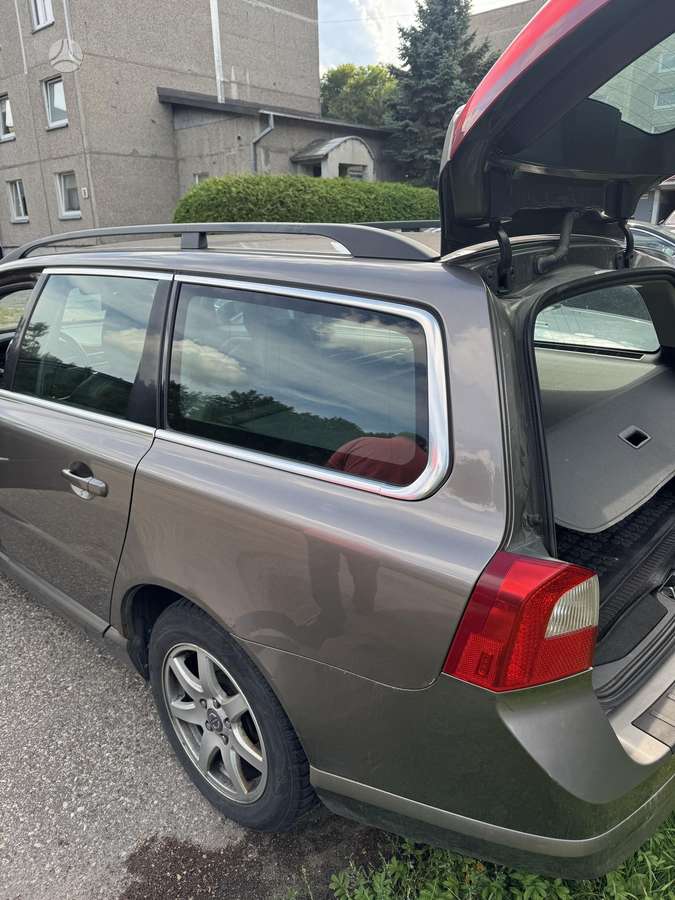 Volvo V70 2009 — photo 7