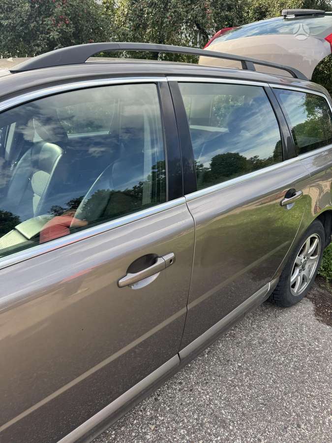 Volvo V70 2009 — photo 8