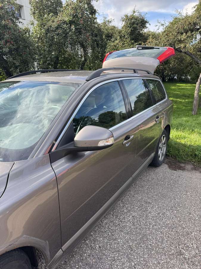 Volvo V70 2009 — photo 9