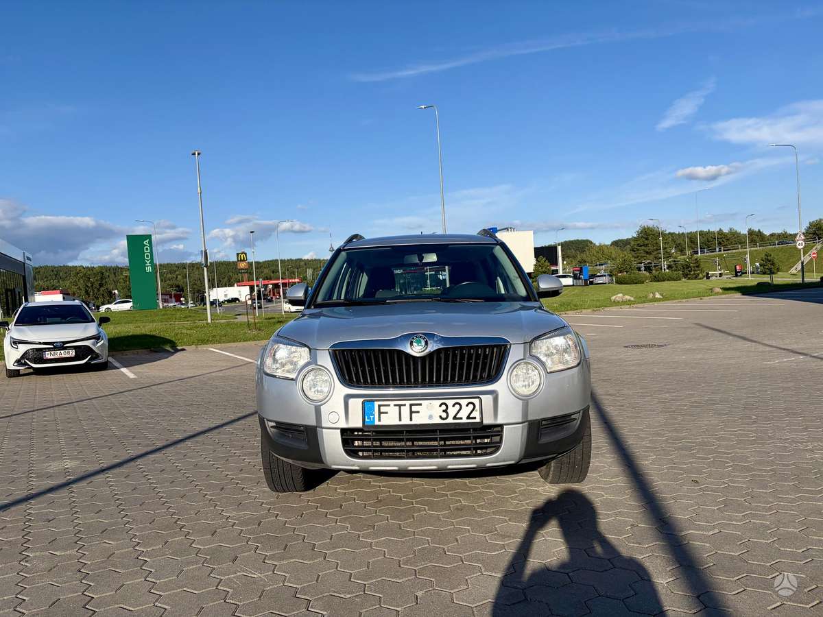 Skoda Yeti 2012 — rear view