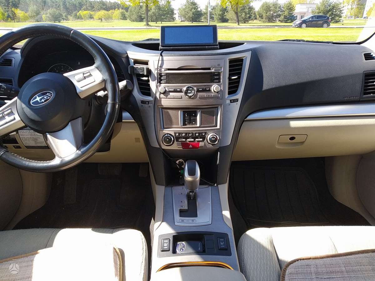 Subaru Outback 2011 — photo 5
