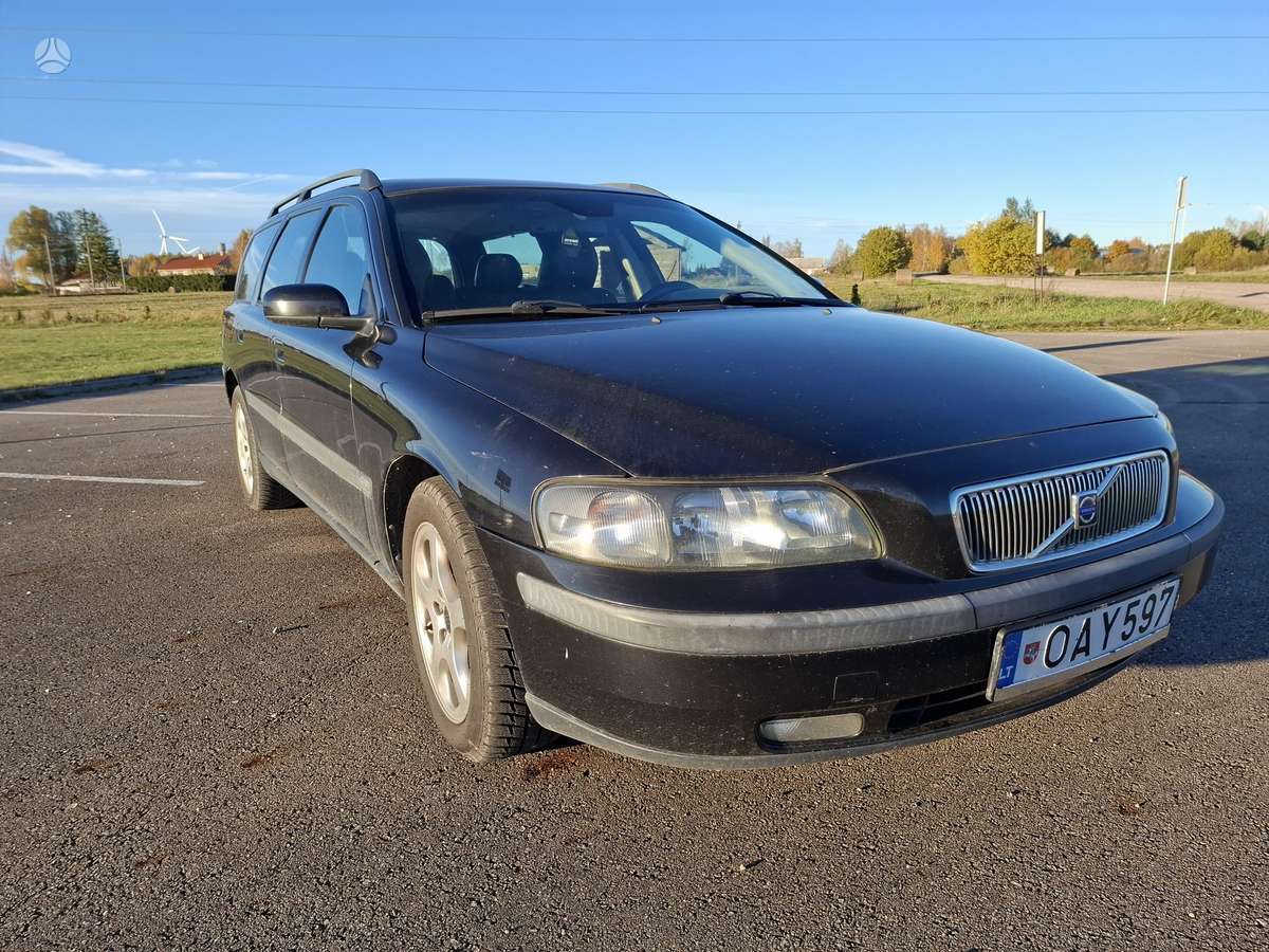 Volvo V70 2004 — вигляд ззаду