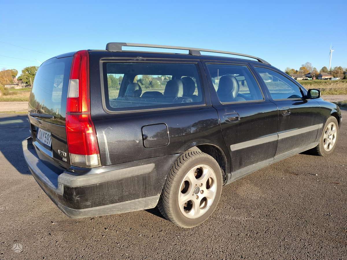 Volvo V70 2004 — салон