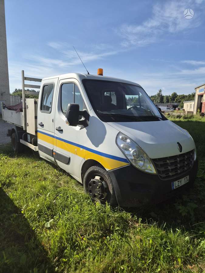 Renault Master 2013 — rear view