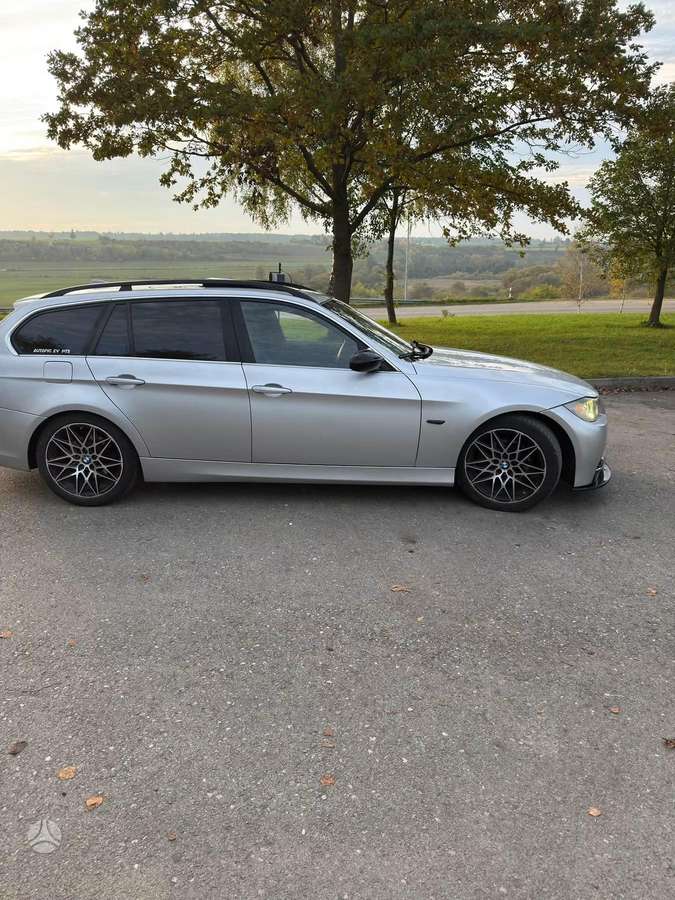 BMW 325 2006 — салон