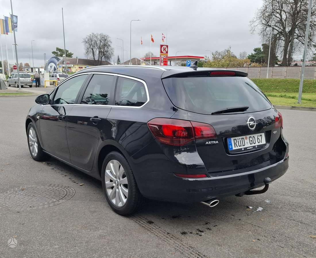 Opel Astra 2011 — engine 1956 cm³, 160 HP (118kW)