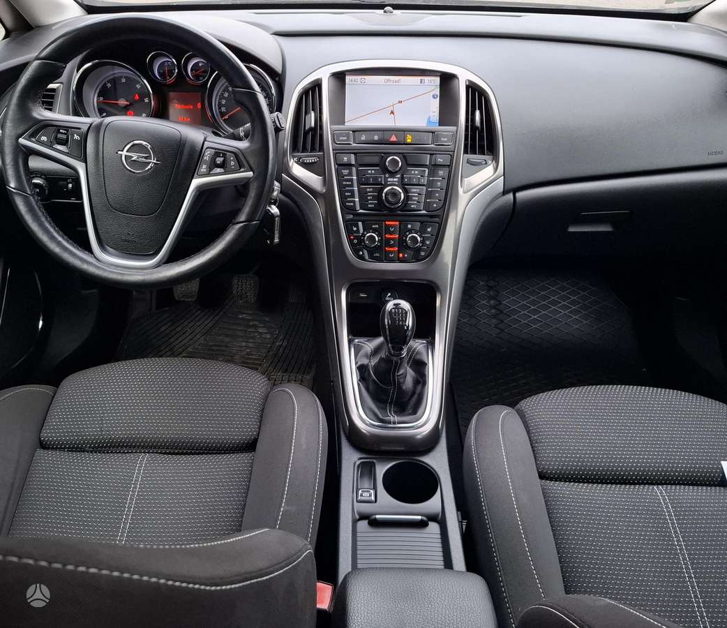Opel Astra 2011 — photo 6