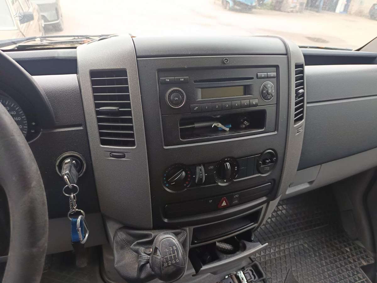 Volkswagen Crafter 2008 — photo 8