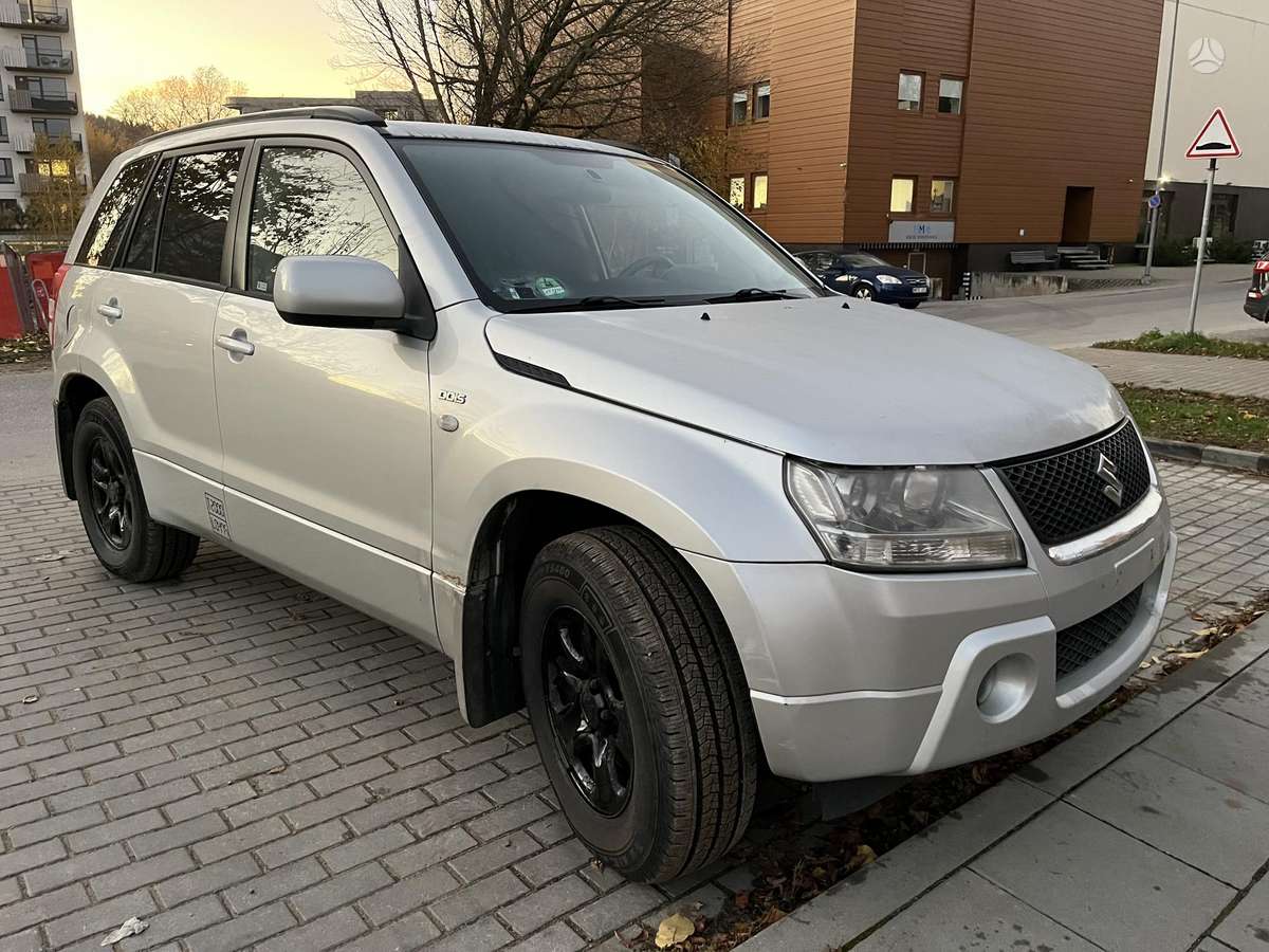 Suzuki Vitara 2006 — вигляд ззаду