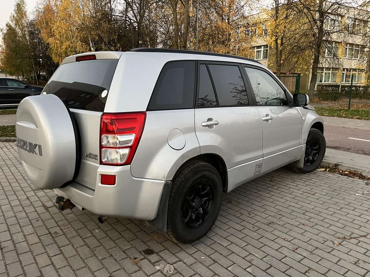 Suzuki Vitara 2006 — салон