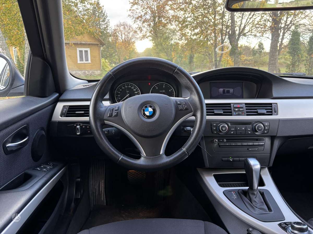 BMW 318 2012 — photo 11
