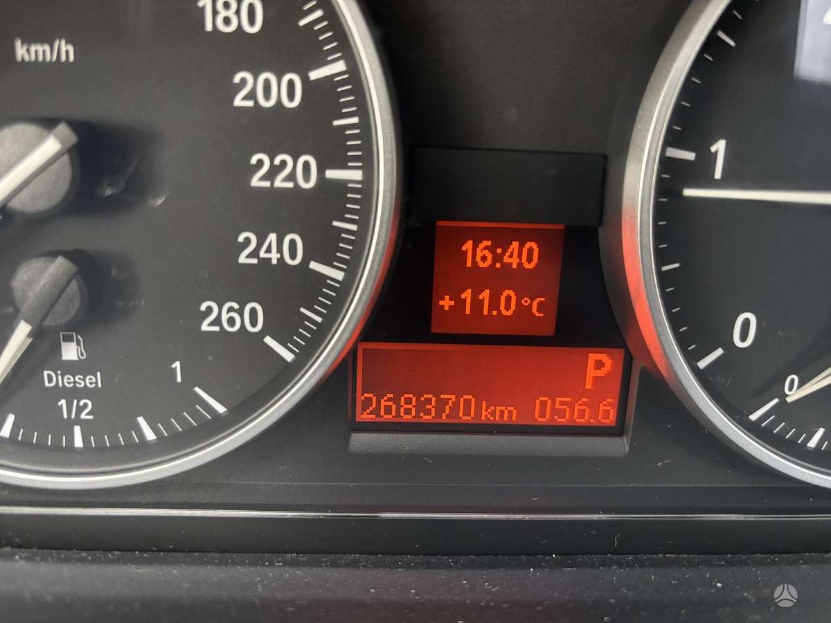 BMW 318 2012 — photo 12