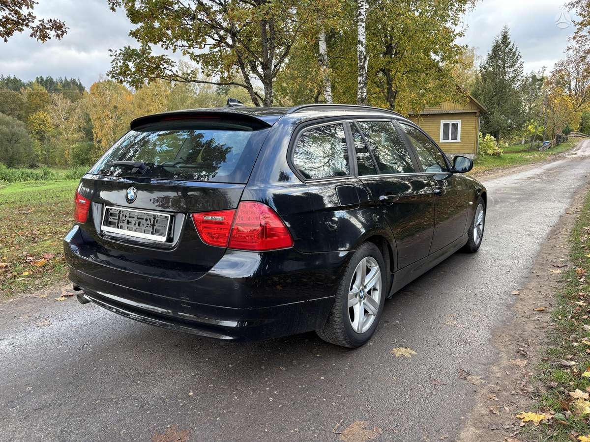 BMW 318 2012 — engine 1995 cm³, 143 HP (105kW)