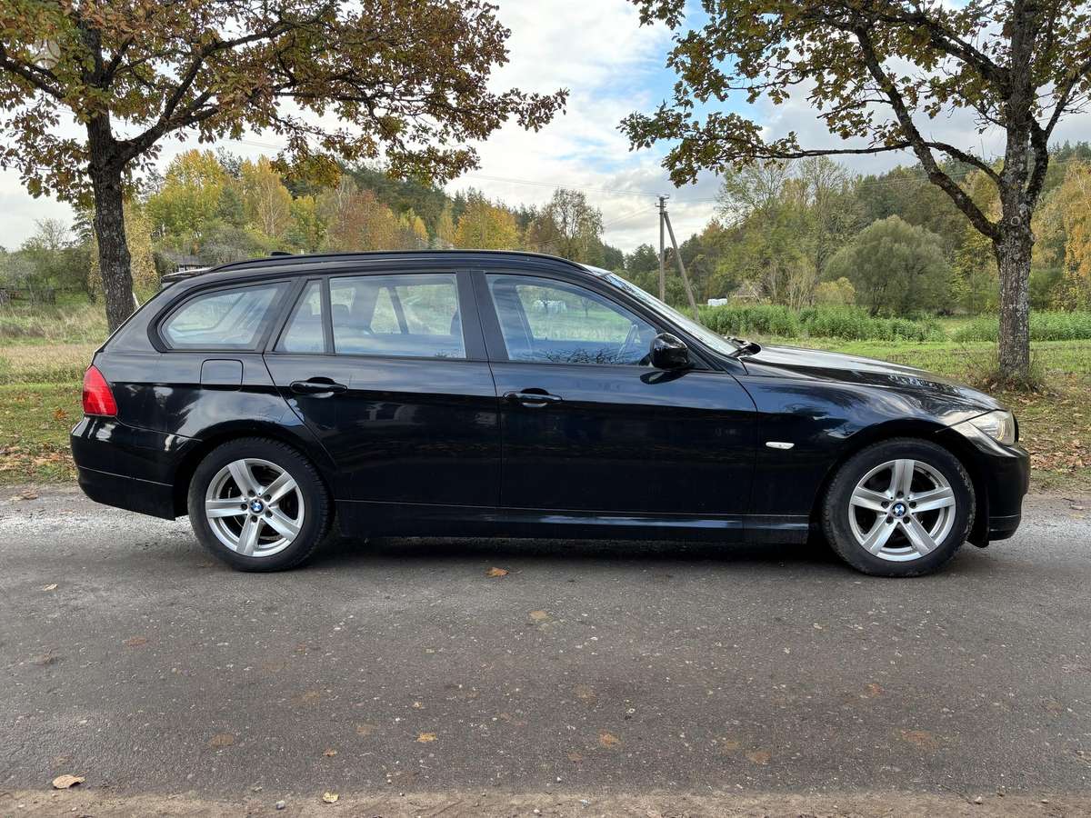 BMW 318 2012 — photo 5