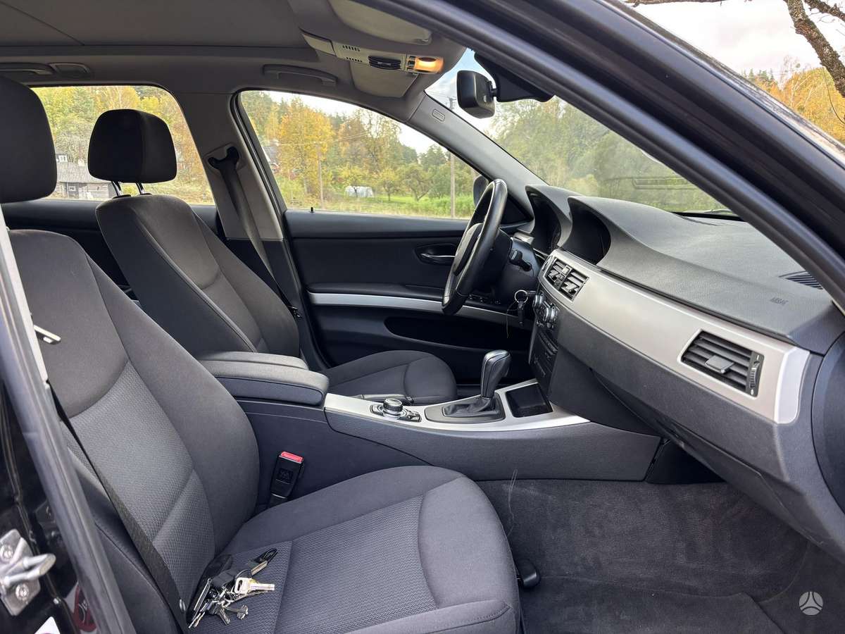 BMW 318 2012 — photo 7