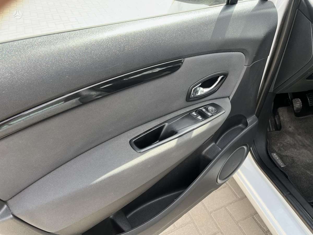 Renault Scenic 2013 — photo 13