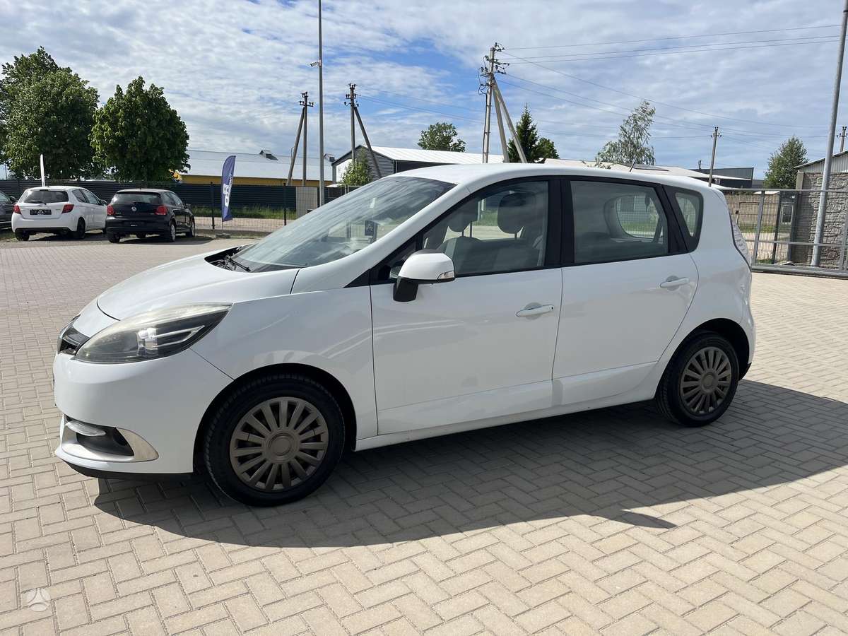 Renault Scenic 2013 — interior