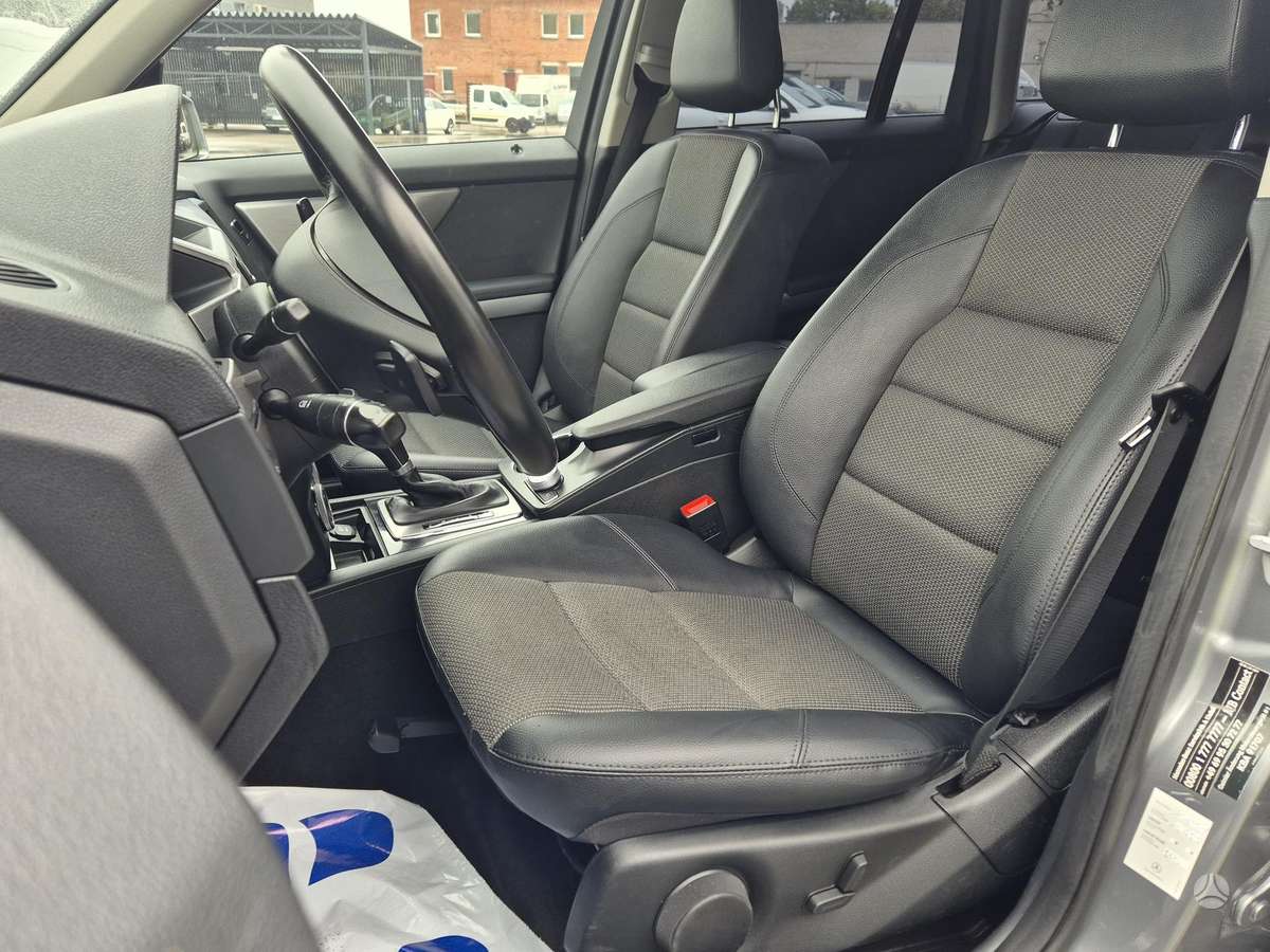 Mercedes-Benz GLK220 2010 — interior