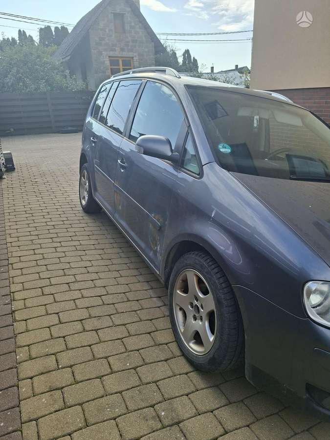 Volkswagen Touran 2005 — rear view