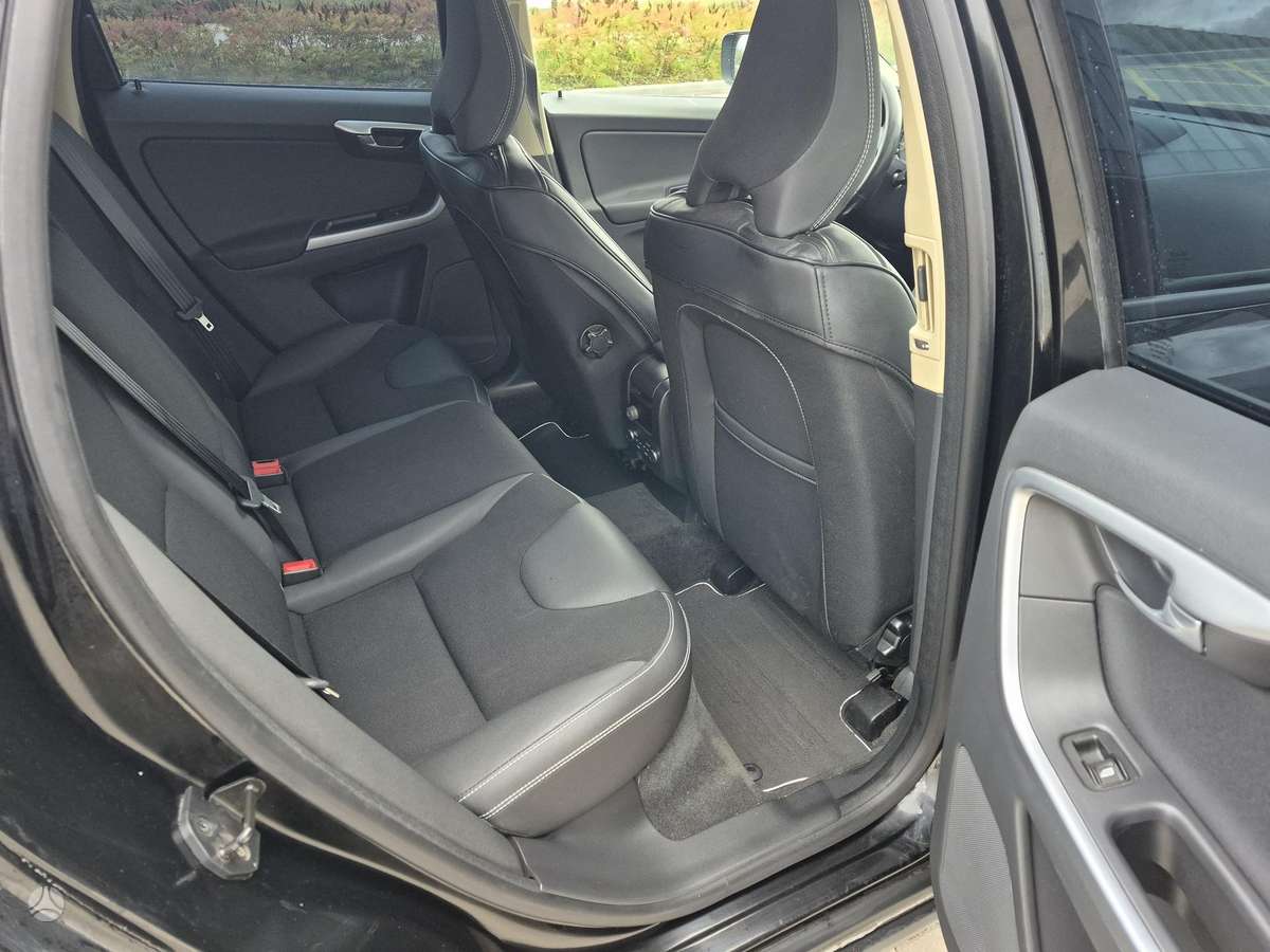 Volvo XC60 2009 — photo 7