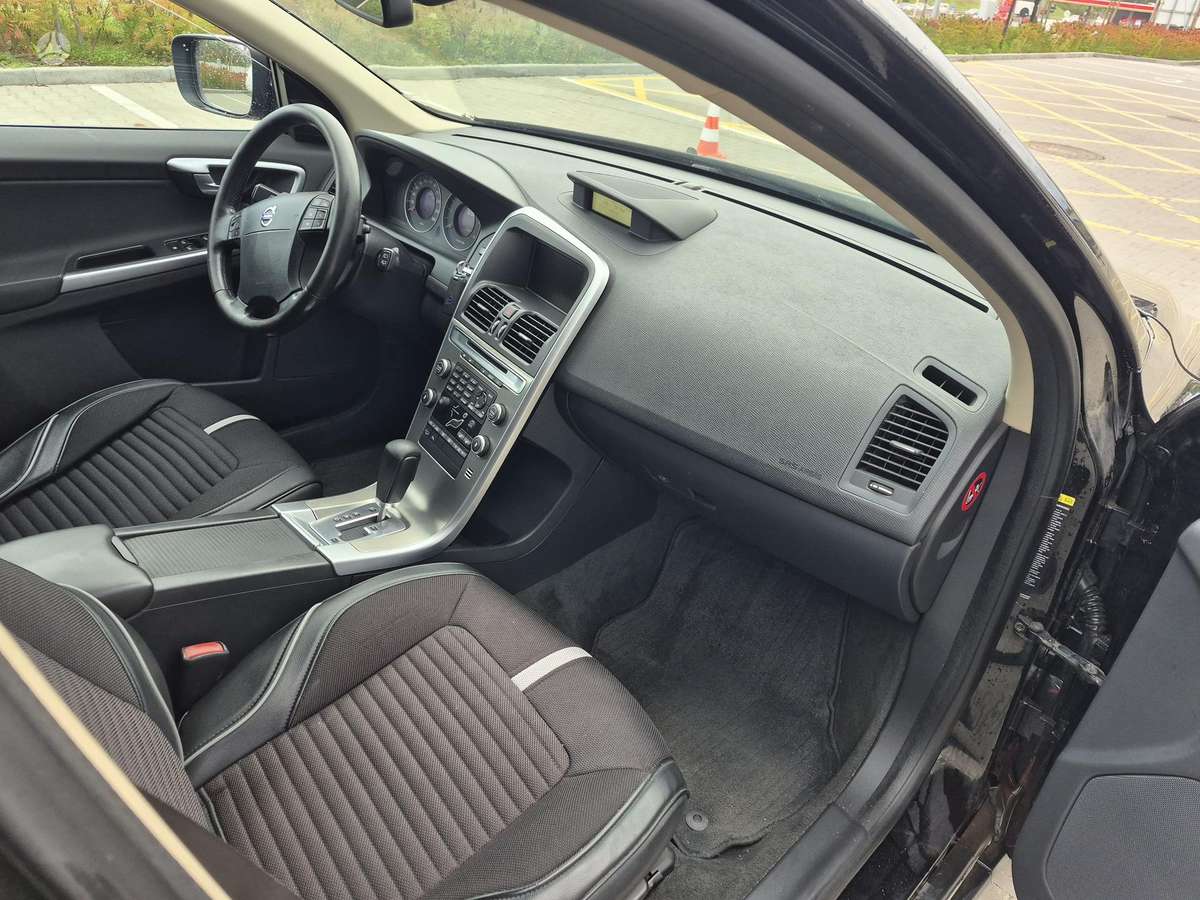 Volvo XC60 2009 — photo 8