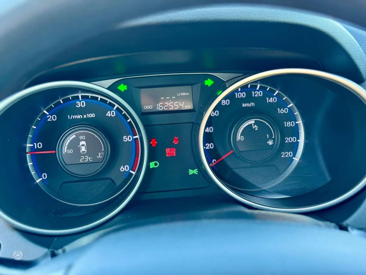 Hyundai ix35 2011 — photo 11